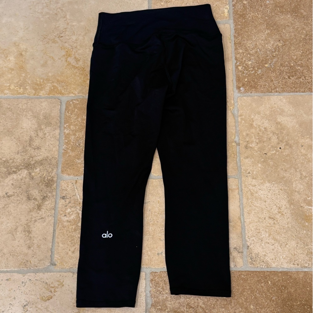 Alo Yoga High-Waist Airbrush Capri Leggings Black size small - Picture 8 of 8